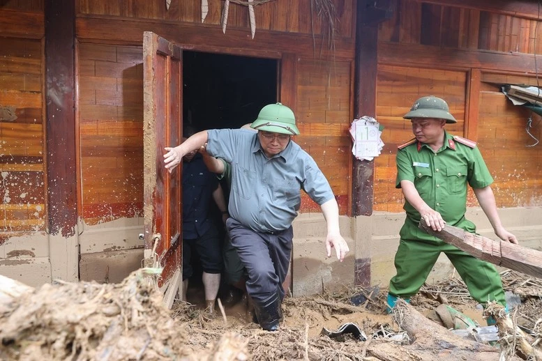 Thủ tướng Phạm Minh Chính thăm hỏi người dân Điện Biên chịu ảnh hưởng mưa lũ