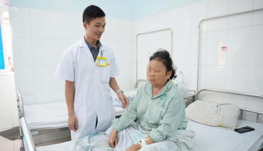 Đặt lưới nhân tạo đưa trực tràng sa từ hậu môn vào ổ bụng