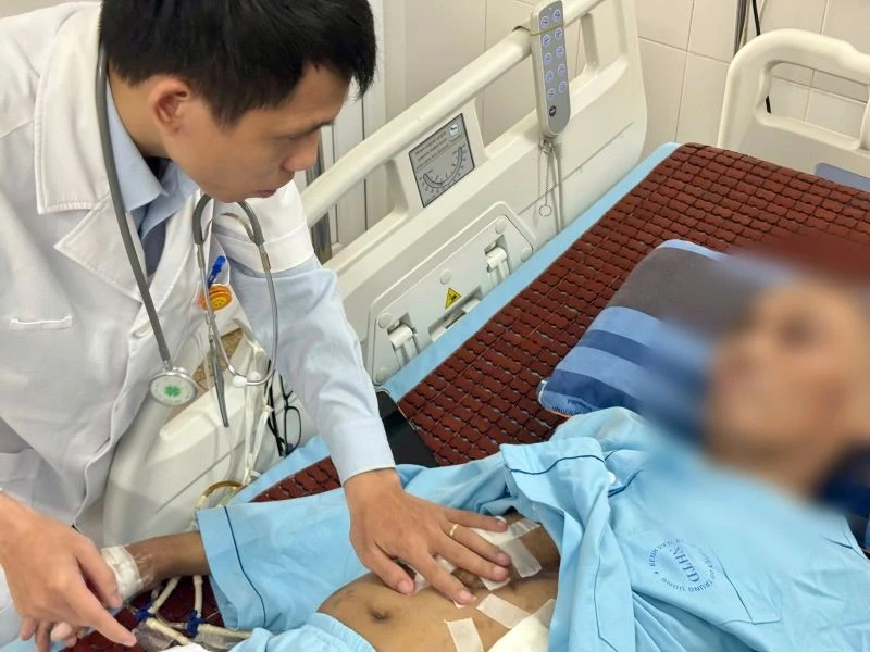 Cứu người đàn ông 59 tuổi gặp biến chứng nặng sau ghép gan