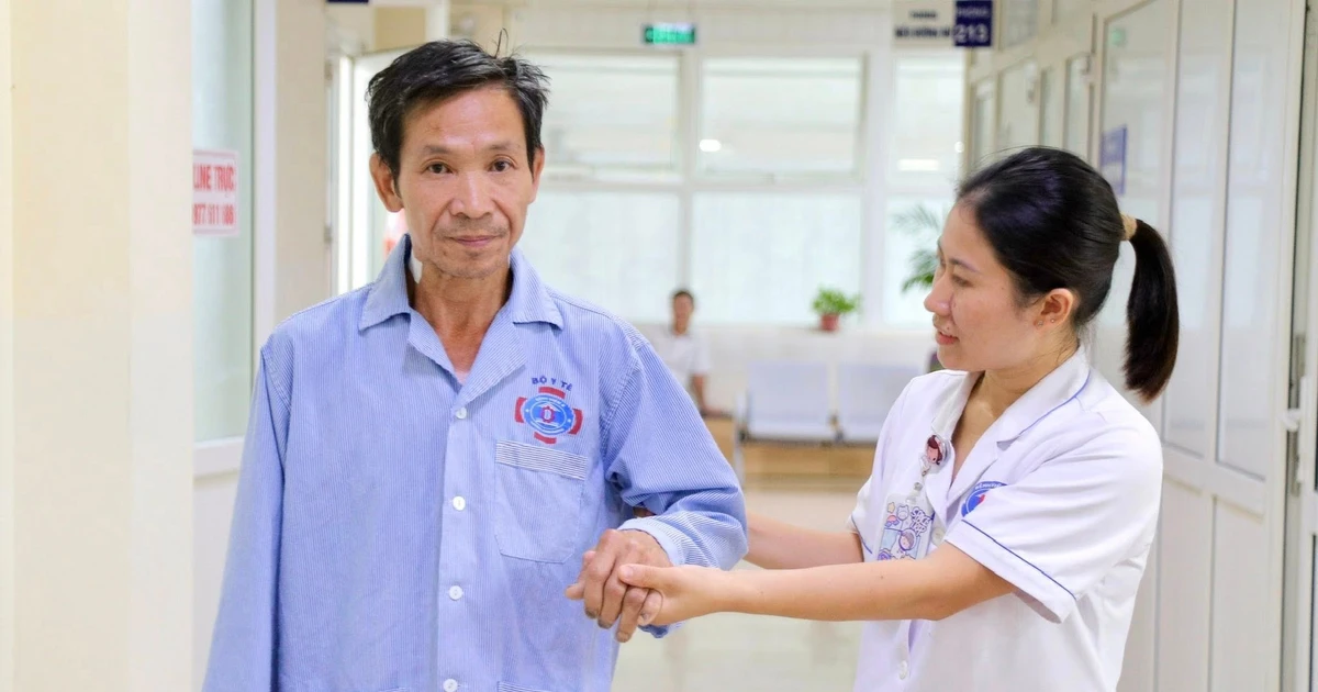 Đau cứng cổ, tê bì hai cánh tay người đàn ông không ngờ u tủy cổ