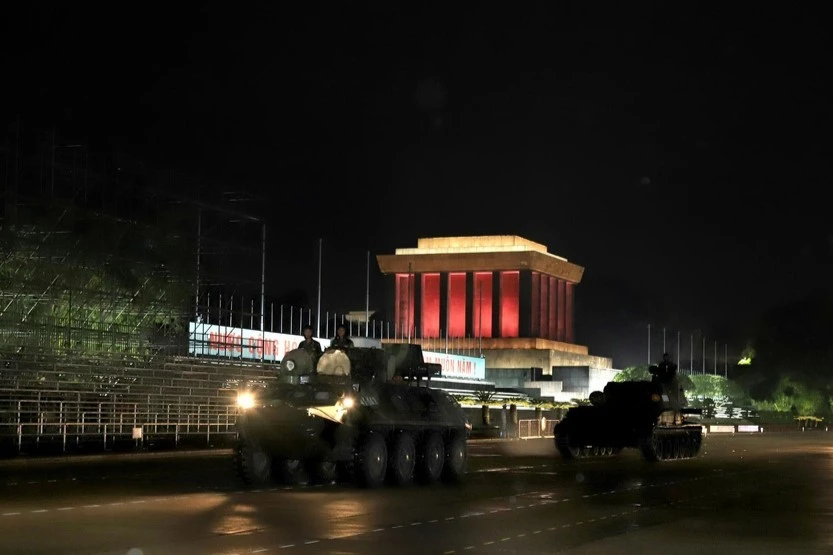 View - Thực hành huấn luyện đêm phương tiện thực hiện nhiệm vụ A80 tại Quảng trường Ba Đình | Báo Tri thức và Cuộc sống - TIN TỨC PHỔ BIẾN KIẾN THỨC 24H