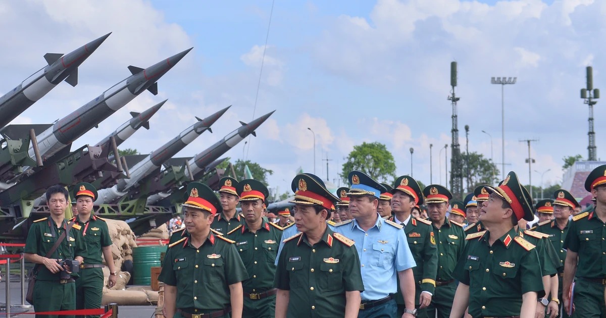 View - Đại tướng Phan Văn Giang kiểm tra khí tài hiện đại của quân đội Việt Nam | Báo Tri thức và Cuộc sống - TIN TỨC PHỔ BIẾN KIẾN THỨC 24H