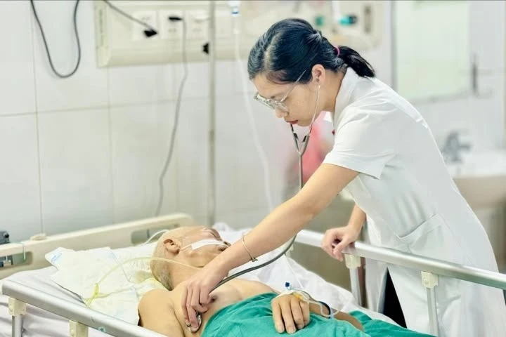 Đưa bệnh nhân hôn mê sâu, sốc tim từ cửa tử trở về