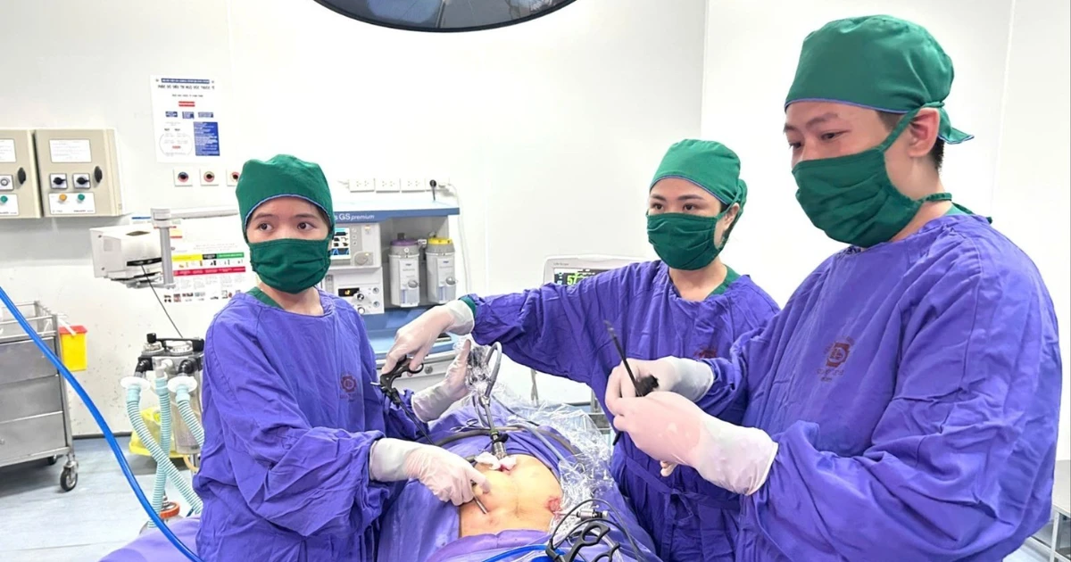 Nội soi cấp cứu bệnh nhân người Philippines thai ngoài tử cung bị vỡ