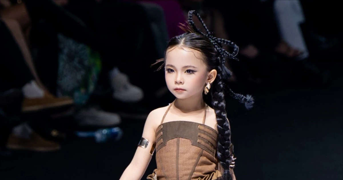 View - Mẫu nhí 6 tuổi gây ấn tượng tại Vietnam International Fashion Week 2025 | Báo Tri thức và Cuộc sống - TIN TỨC PHỔ BIẾN KIẾN THỨC 24H
