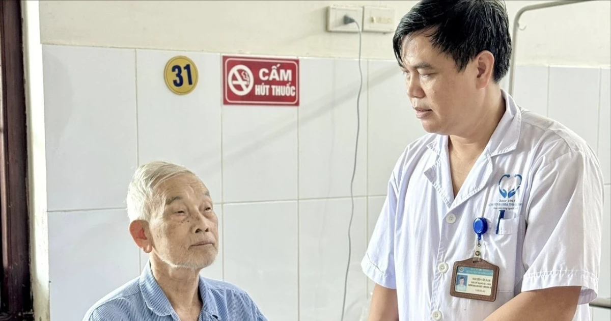 Cứu sống cụ ông 85 tuổi bị phình động mạch chủ bụng dọa vỡ