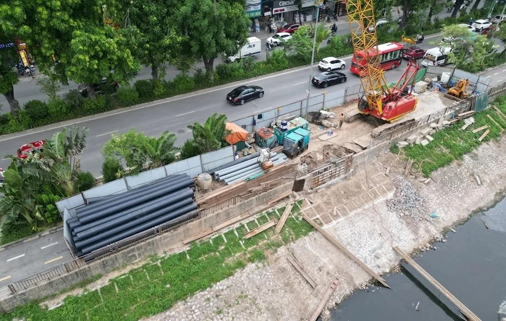 View - Công trường xử lý nước thải Yên Xá cắt đôi đường cho xe đạp | Báo Tri thức và Cuộc sống - TIN TỨC PHỔ BIẾN KIẾN THỨC 24H