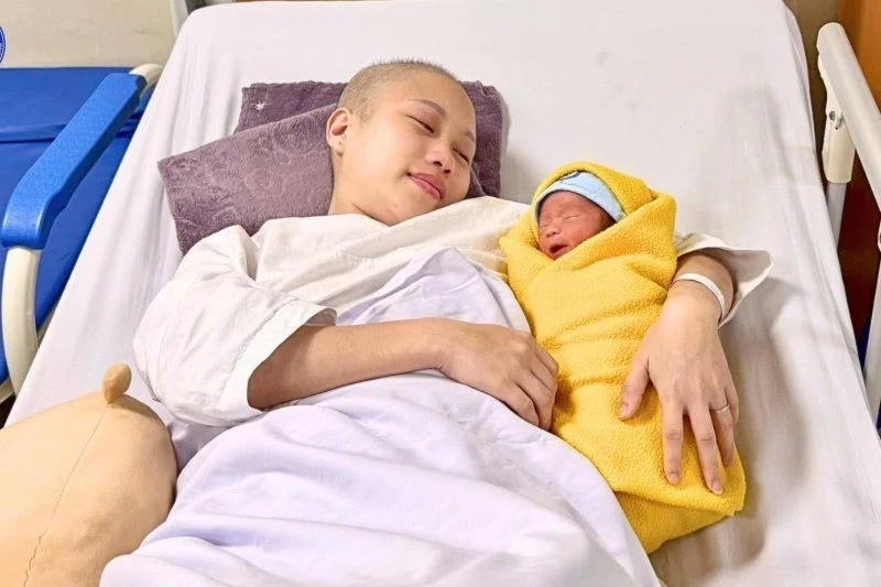 View - Hành trình giữ con, cứu mẹ trong cuộc chiến sinh tử với ung thư cổ tử cung | Báo Tri thức và Cuộc sống - TIN TỨC PHỔ BIẾN KIẾN THỨC 24H