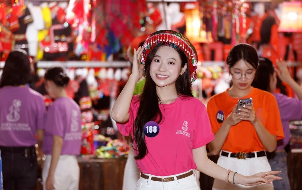 View - Top 30 Hoa hậu Du lịch Dân tộc VN thích thú hái chè, nhảy sạp tại Mộc Châu | Báo Tri thức và Cuộc sống - TIN TỨC PHỔ BIẾN KIẾN THỨC 24H