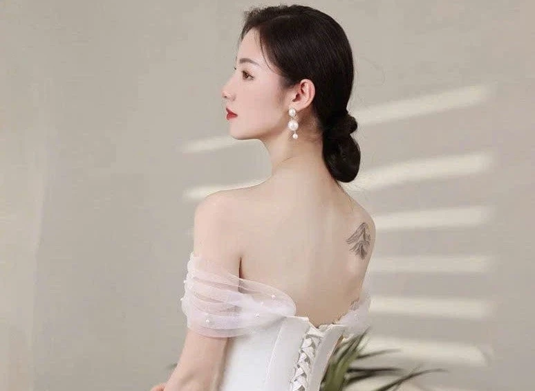 Gallery - Xu hướng váy cưới tối giản của cô dâu thế hệ mới | Báo Tri thức và Cuộc sống - TIN TỨC PHỔ BIẾN KIẾN THỨC 24H