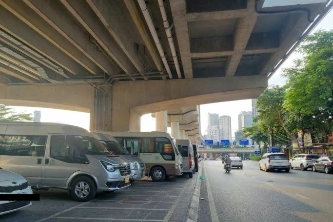 View - Cháy bãi giữ xe gầm cầu Vĩnh Tuy, sao gầm cầu các ga metro vẫn trông giữ? | Báo Tri thức và Cuộc sống - TIN TỨC PHỔ BIẾN KIẾN THỨC 24H