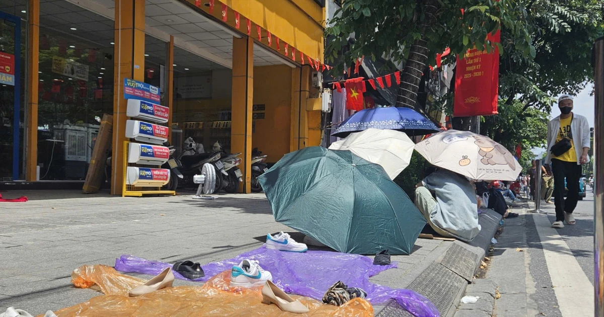 View - Muôn kiểu "xếp gạch" chờ xem hợp luyện diễu binh, diễu hành tại Hà Nội | Báo Tri thức và Cuộc sống - TIN TỨC PHỔ BIẾN KIẾN THỨC 24H