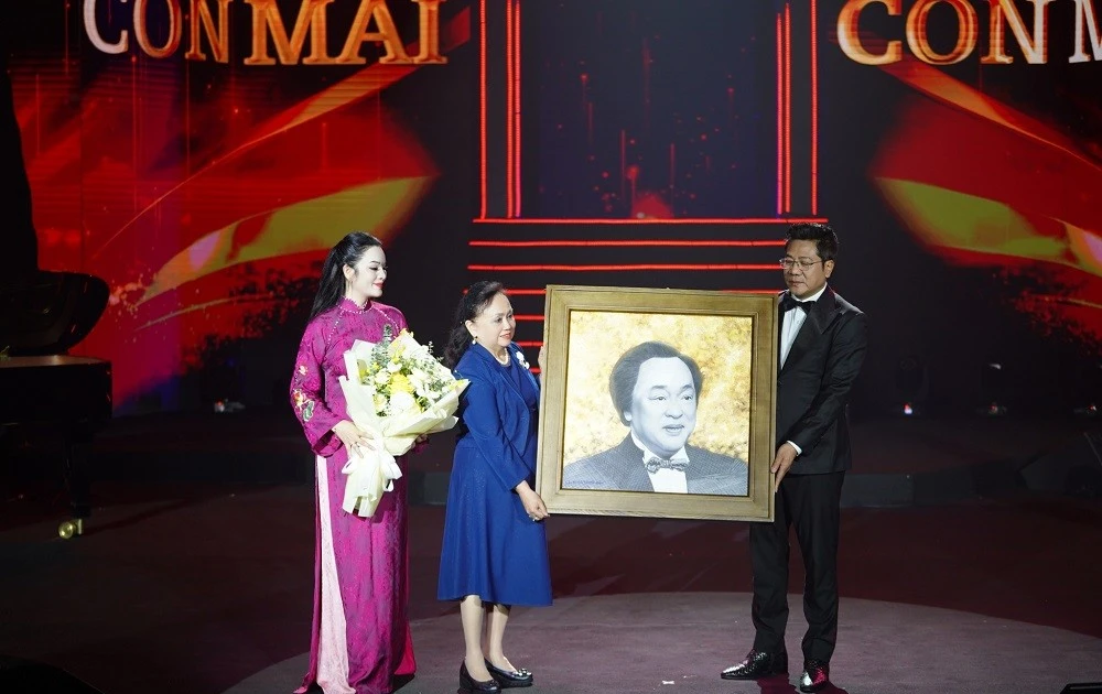 View - Xúc động đêm nhạc tri ân người thầy tài hoa - GS.NSND Trung Kiên | Báo Tri thức và Cuộc sống - TIN TỨC PHỔ BIẾN KIẾN THỨC 24H