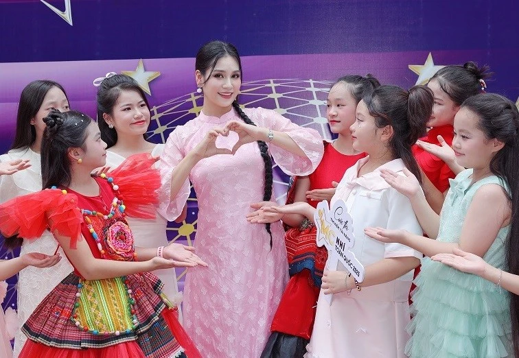 Gallery - Thanh Mai xinh đẹp đi chấm thi MC nhí | Báo Tri thức và Cuộc sống - TIN TỨC PHỔ BIẾN KIẾN THỨC 24H