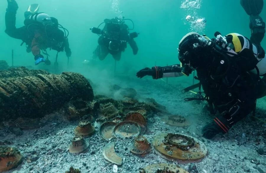 Gallery - Trục vớt nhiều cổ vật La Mã quý hiếm dưới đáy hồ ở Thụy Sĩ | Báo Tri thức và Cuộc sống - TIN TỨC PHỔ BIẾN KIẾN THỨC 24H