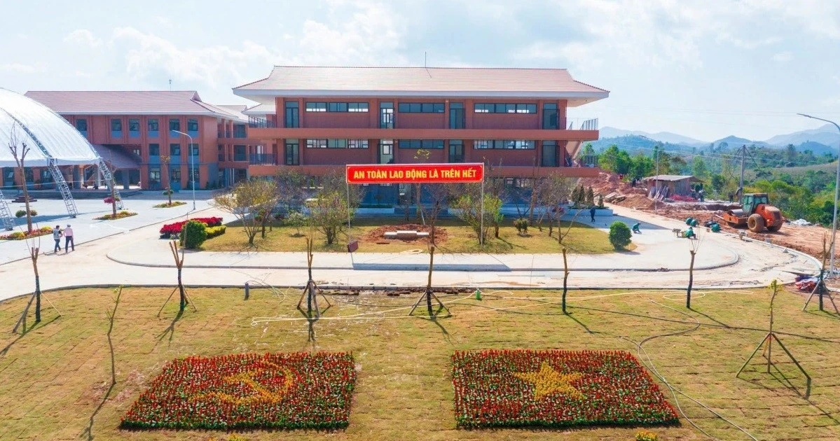 View - Trường liên cấp nội trú đầu tiên tại biên giới Điện Biên hoàn thiện sau 151 ngày thi công thần tốc | Báo Tri thức và Cuộc sống - TIN TỨC PHỔ BIẾN KIẾN THỨC 24H