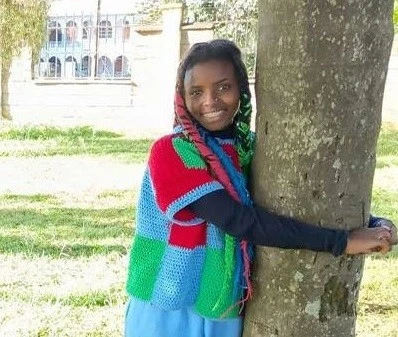 View - Ôm thân cây suốt 72 giờ để lập kỷ lục Guinness thế giới | Báo Tri thức và Cuộc sống - TIN TỨC PHỔ BIẾN KIẾN THỨC 24H