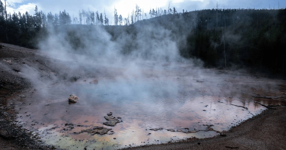 View - Sau 6 năm 'ngủ say', mạch nước phun axit trở lại, nóng gần 100 độ C | Báo Tri thức và Cuộc sống - TIN TỨC PHỔ BIẾN KIẾN THỨC 24H