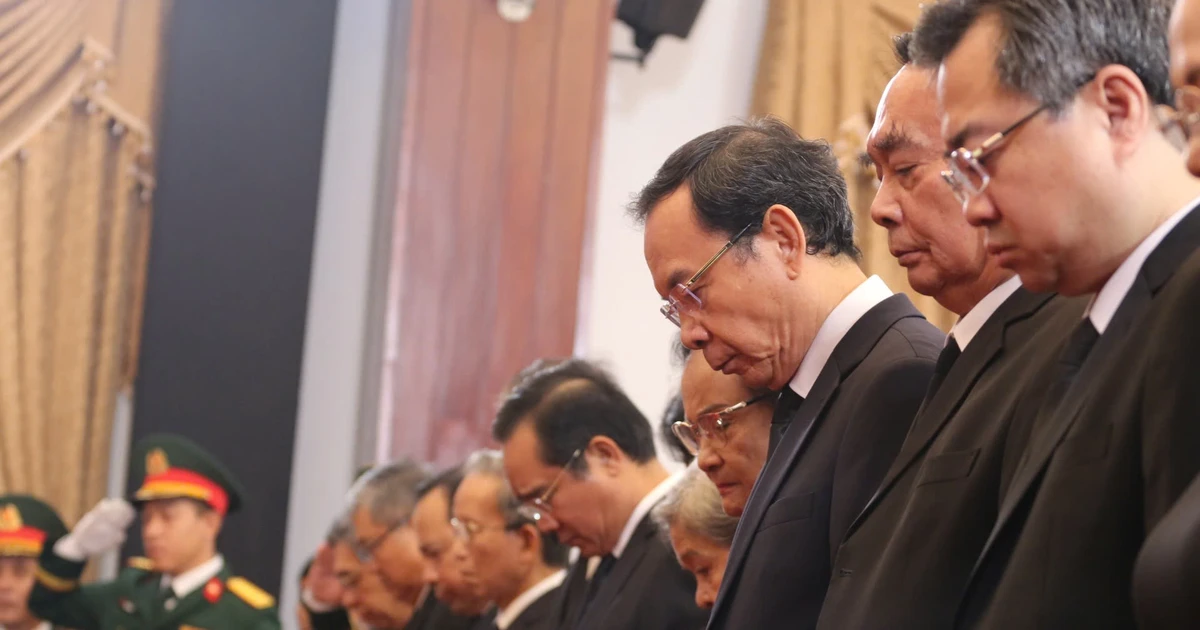 View - Lễ viếng nguyên Chủ tịch nước Trần Đức Lương tại TP HCM | Báo Tri thức và Cuộc sống - TIN TỨC PHỔ BIẾN KIẾN THỨC 24H