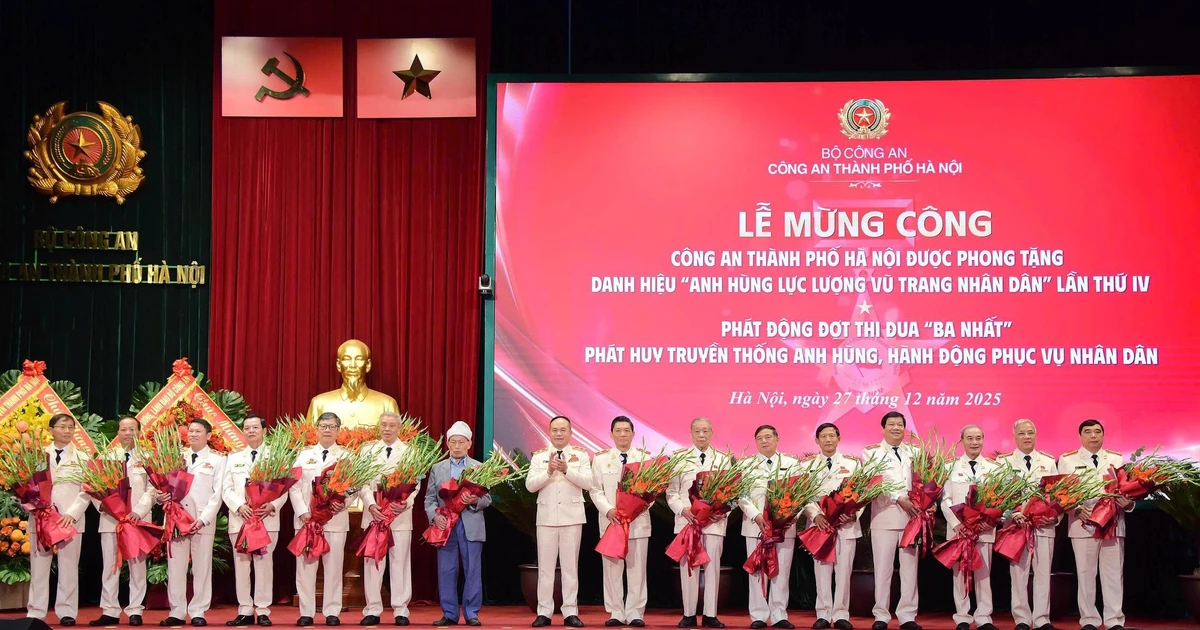 View - Công an Hà Nội nhận danh hiệu Anh hùng lực lượng vũ trang Nhân dân lần thứ IV | Báo Tri thức và Cuộc sống - TIN TỨC PHỔ BIẾN KIẾN THỨC 24H
