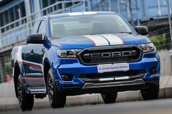 Vén màn Ford Ranger 2021 đặc biệt màu sơn phong cách xe đua | Báo Tri ...