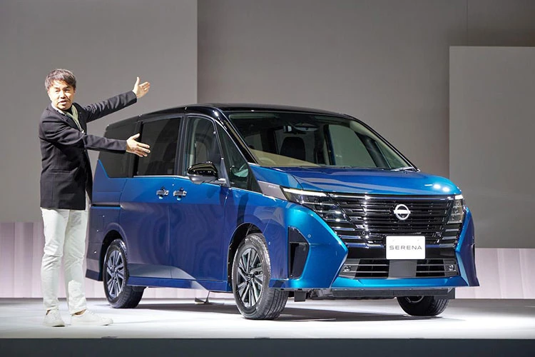 ra-m-t-nissan-serena-2023-t-519-tri-u-ng-i-th-toyota-noah