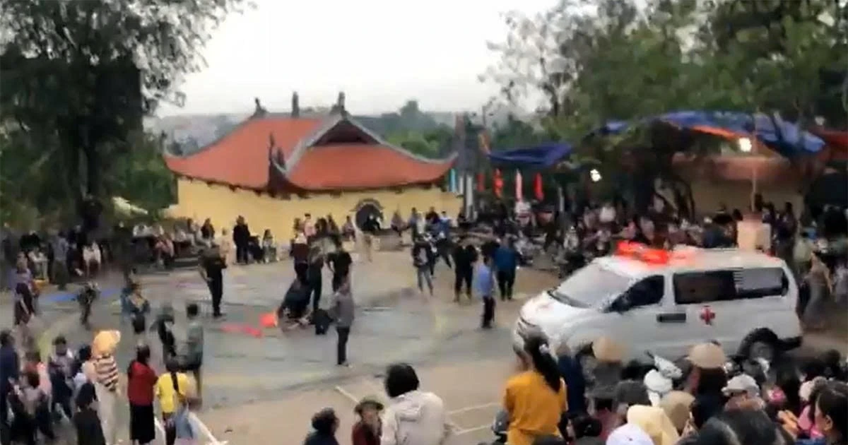 View - Thêm một đô vật chấn thương tại lễ hội vật ở Hà Nội, lo ngại về sự an toàn | Báo Tri thức và Cuộc sống - TIN TỨC PHỔ BIẾN KIẾN THỨC 24H