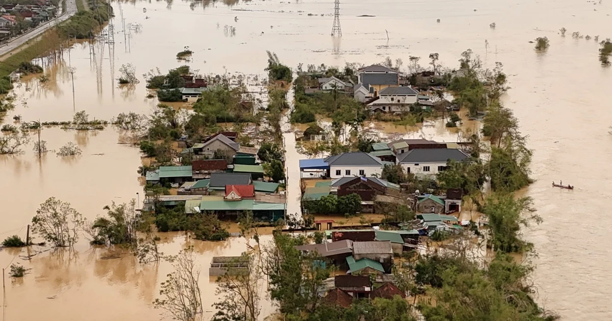 Mưa lũ sau bão số 10 Bualoi, nhiều nơi ở Nghệ An ngập ngang mái nhà