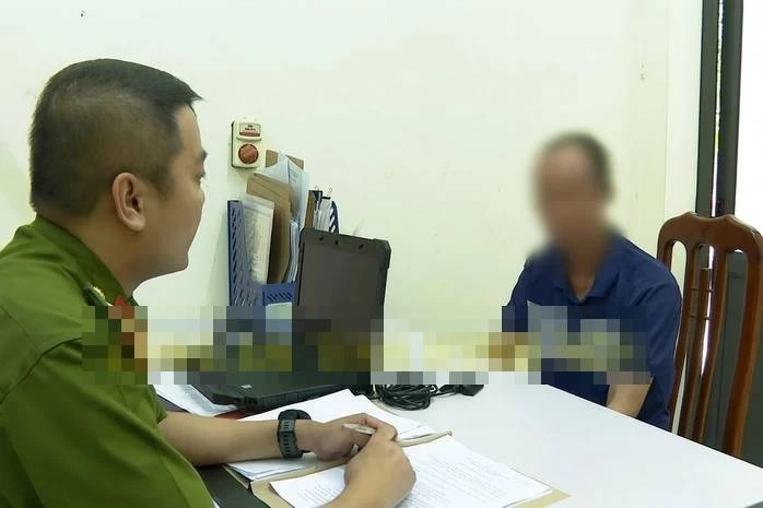 Khởi tố người cha bạo hành, ngăn cấm 2 con đến trường ở Hưng Yên