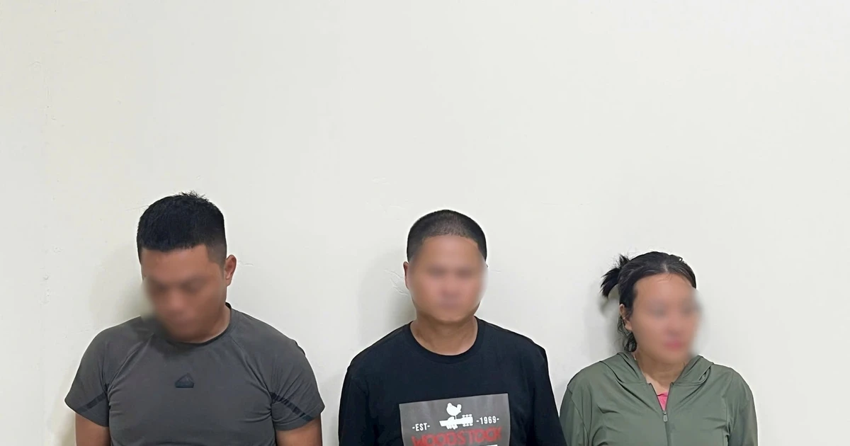 Bắt quả tang đối tượng xả thẳng chất thải bể phốt xuống sông Tô Lịch