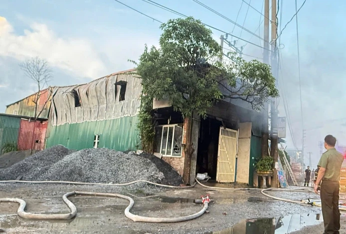 4 người tử vong trong vụ cháy nhà lúc rạng sáng ở Hà Nội