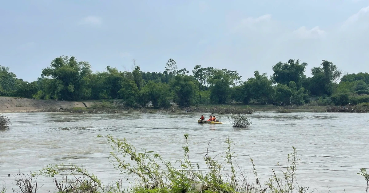 View - Bé trai ở Thái Nguyên trượt chân rơi xuống sông mất tích | Báo Tri thức và Cuộc sống - TIN TỨC PHỔ BIẾN KIẾN THỨC 24H
