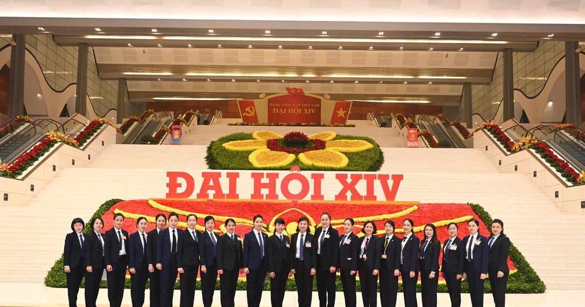 View - Những ‘bông hồng thép’ giữ gìn an ninh tại Đại hội Đảng lần thứ XIV | Báo Tri thức và Cuộc sống - TIN TỨC PHỔ BIẾN KIẾN THỨC 24H