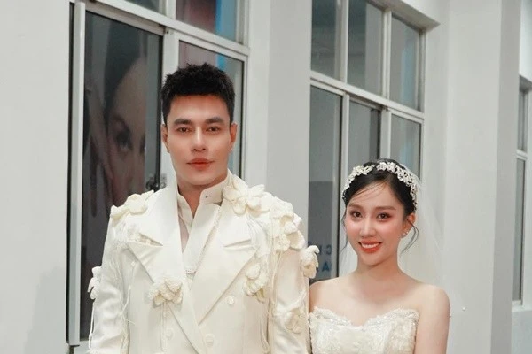 View - Lê Dương Bảo Lâm tình tứ bên vợ hậu phủ nhận tin đồn ly thân | Báo Tri thức và Cuộc sống - TIN TỨC PHỔ BIẾN KIẾN THỨC 24H