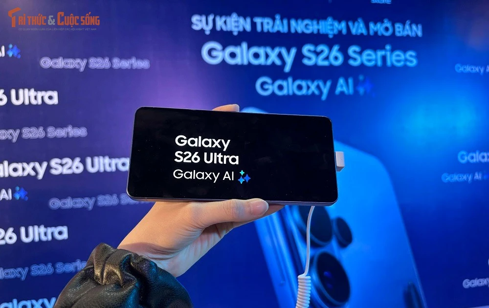 View - Trên tay Samsung Galaxy S26 Ultra với loạt tính năng “đỉnh cao” năm 2026 | Báo Tri thức và Cuộc sống - TIN TỨC PHỔ BIẾN KIẾN THỨC 24H