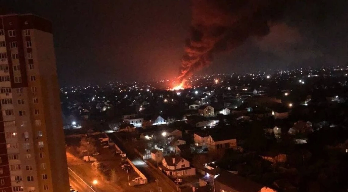 UAV Ukraine ồ ạt tập kích trong đêm, phòng không Nga đánh chặn 251 mục tiêu