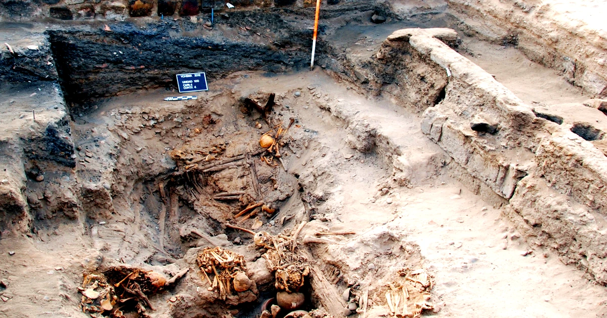Khai quật ngôi mộ tập thể tiền Inca 1.000 năm tuổi tại Peru