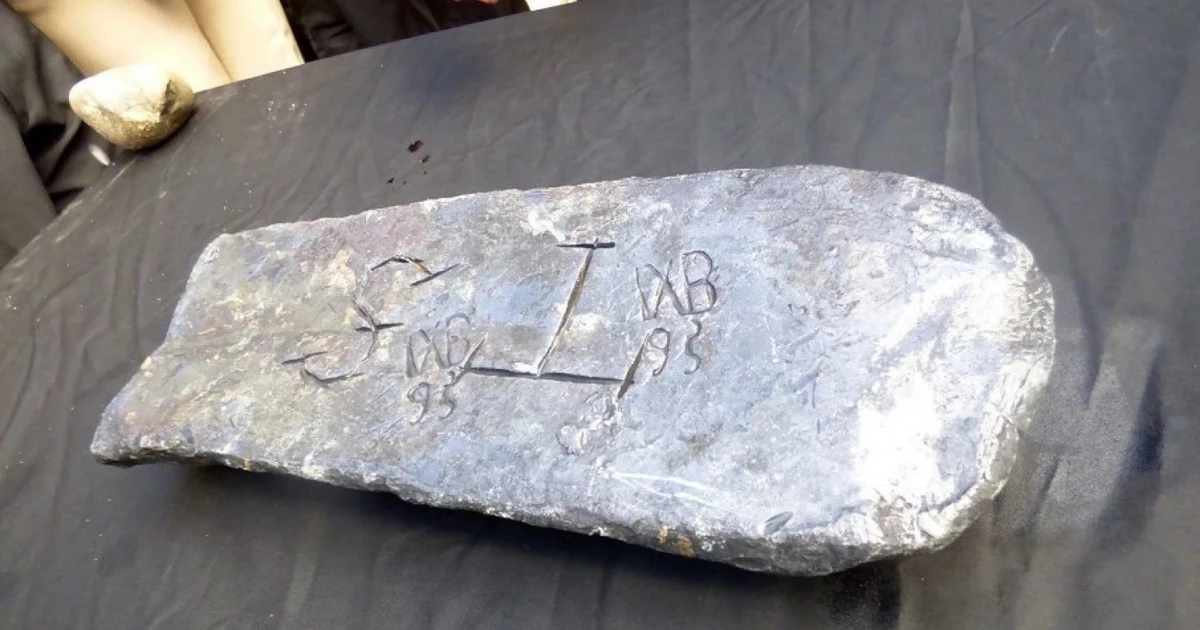 Sửng sốt thỏi bạc 45kg trong xác tàu đắm bí ẩn thế kỷ 17