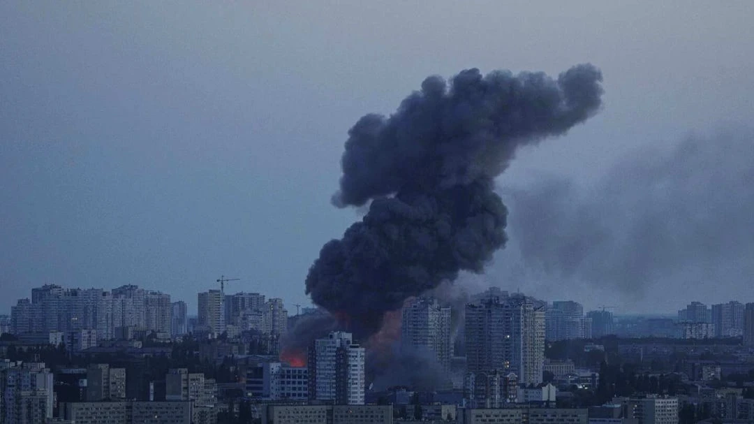 Nga không kích Ukraine 12 giờ liền, NATO nóng như lửa đốt