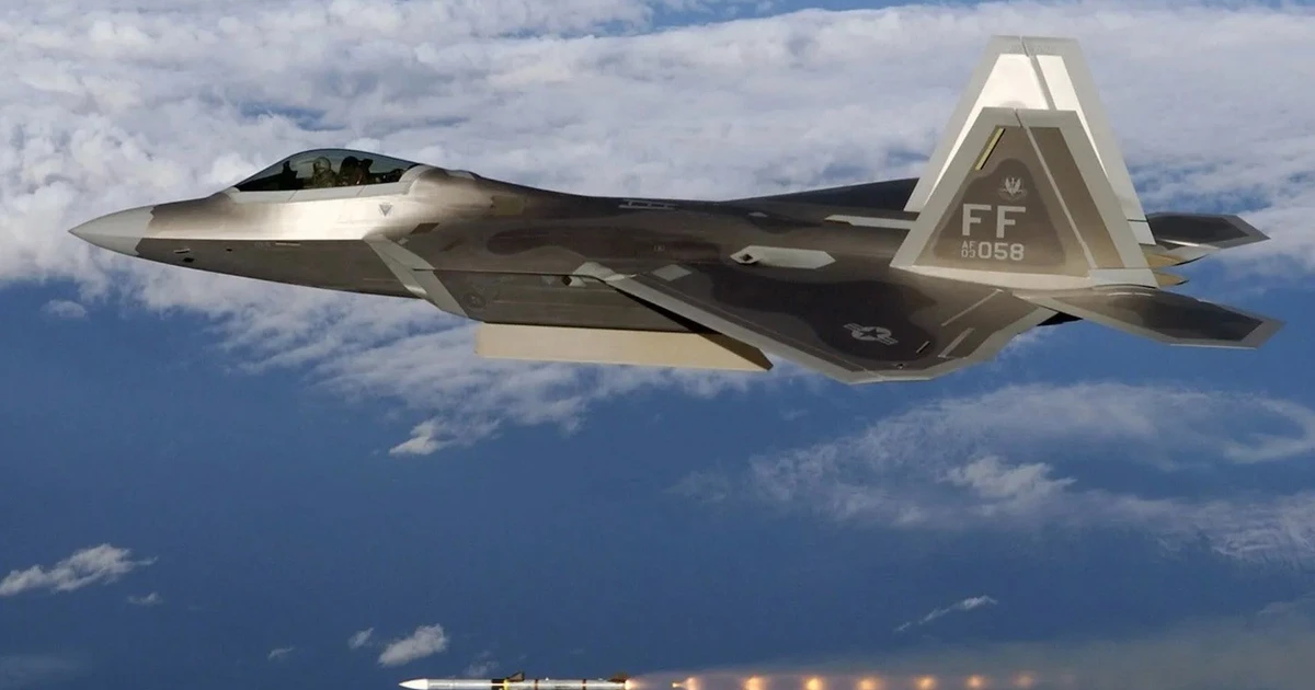 Mỹ nâng tầm tên lửa trên F-22 Raptor, cạnh tranh với Trung Quốc và Nga