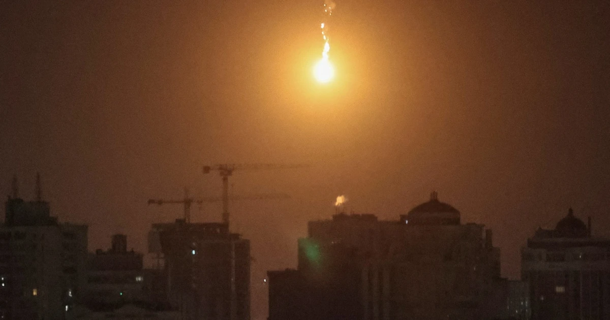 View - Bầu trời Nga rực sáng khi bị 121 UAV tấn công trong đêm | Báo Tri thức và Cuộc sống - TIN TỨC PHỔ BIẾN KIẾN THỨC 24H