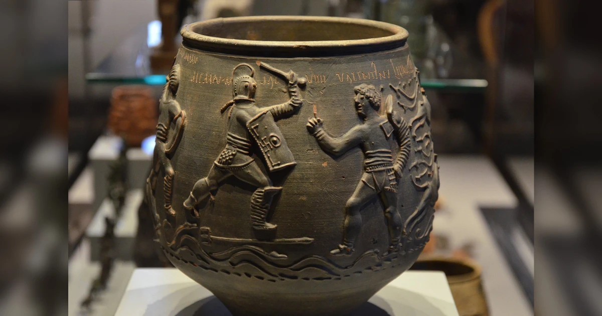 Chiếc bình cổ La Mã 1.800 năm tuổi hé lộ cảnh đấu sĩ kinh thiên