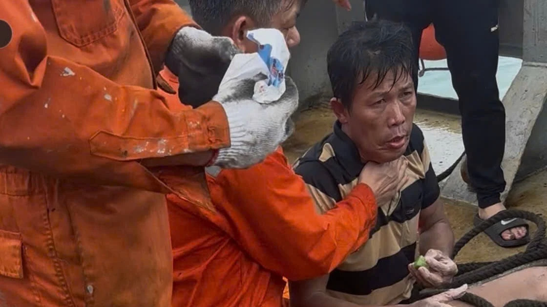 View - Phép màu 3 người đàn ông Lý Sơn trở về sau 2 ngày trôi dạt trên biển | Báo Tri thức và Cuộc sống - TIN TỨC PHỔ BIẾN KIẾN THỨC 24H