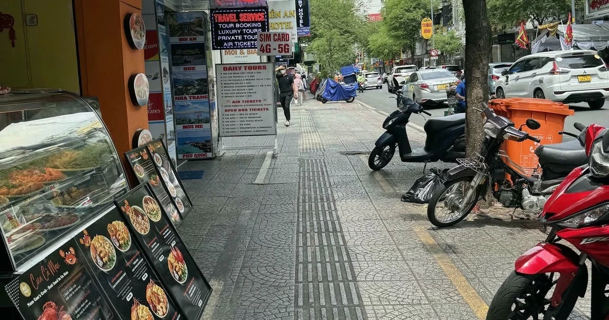 TP HCM Tạm dừng thu phí vỉa hè cho hoạt động kinh doanh