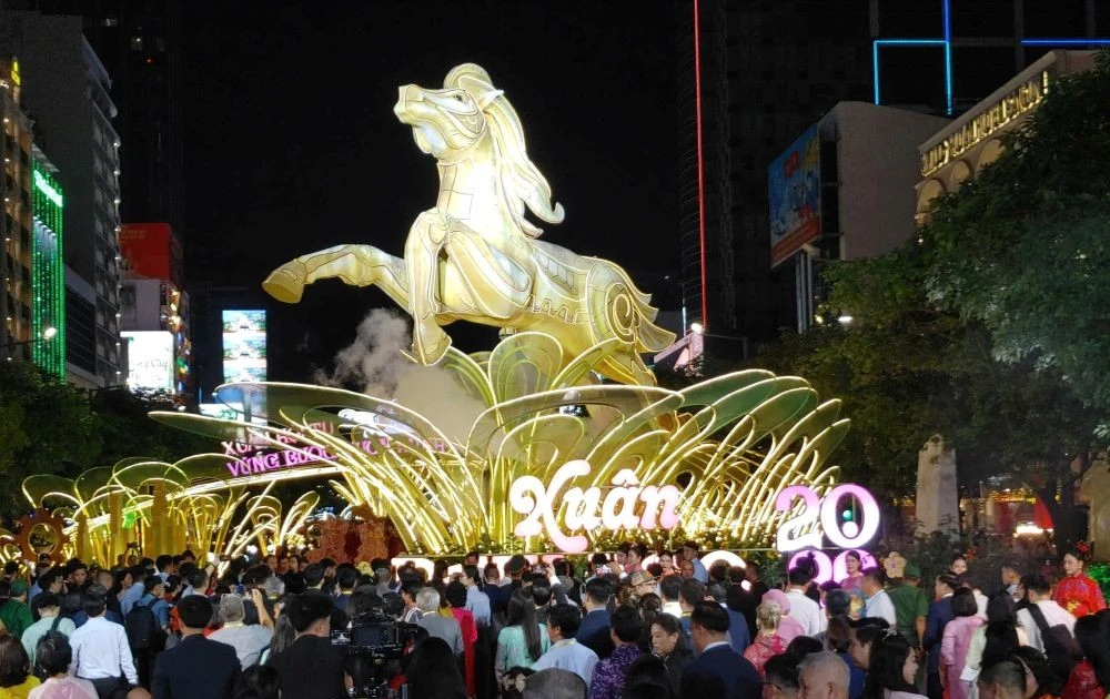 View - Không khí Tết Nguyên đán Bính Ngọ 2026 rộn ràng khắp cả nước | Báo Tri thức và Cuộc sống - TIN TỨC PHỔ BIẾN KIẾN THỨC 24H