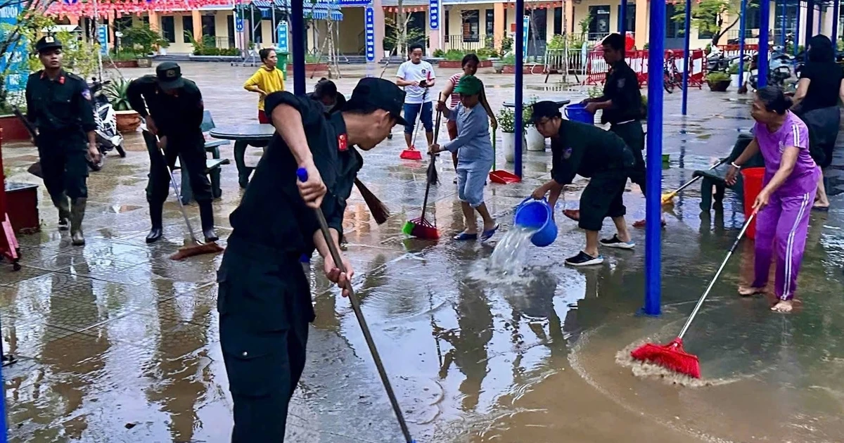 View - Các lực lượng chung tay giúp người dân Đà Nẵng khắc phục hậu quả mưa lũ | Báo Tri thức và Cuộc sống - TIN TỨC PHỔ BIẾN KIẾN THỨC 24H