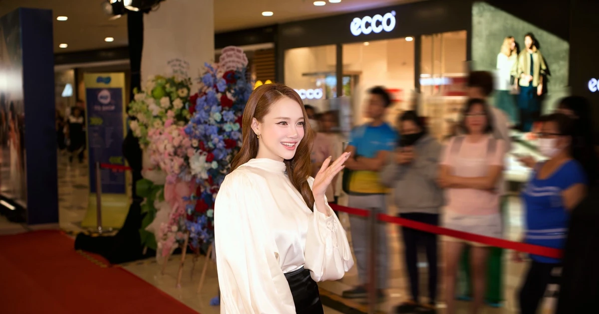 View - Nhã Phương khoe dáng 'mẹ 3 con' trong bộ cánh 100 triệu đồng | Báo Tri thức và Cuộc sống - TIN TỨC PHỔ BIẾN KIẾN THỨC 24H