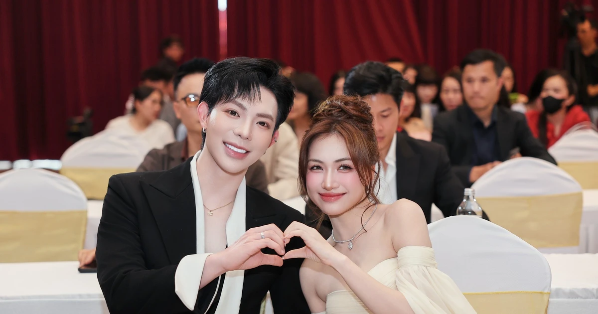 View - Erik chúc mừng Hoà Minzy tìm được bến đỗ, tiết lộ tính cách Văn Cương | Báo Tri thức và Cuộc sống - TIN TỨC PHỔ BIẾN KIẾN THỨC 24H