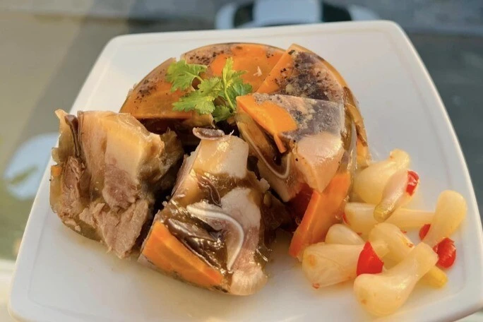 View - Tuyệt chiêu nấu thịt đông trong veo, mềm tan cho mâm cỗ Tết | Báo Tri thức và Cuộc sống - TIN TỨC PHỔ BIẾN KIẾN THỨC 24H