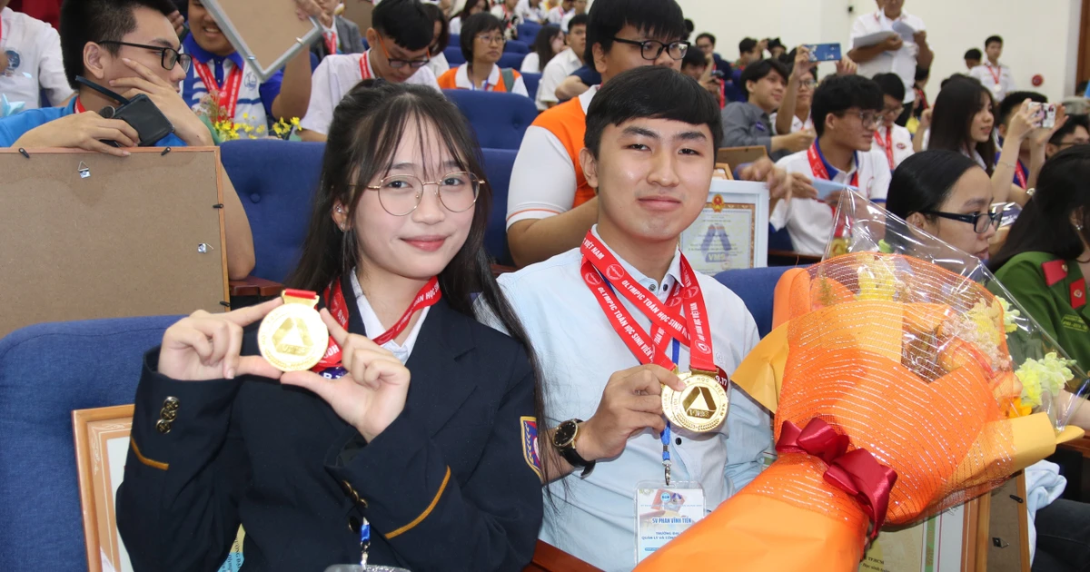 View - 4 thủ khoa đoạt giải Nhất kép Olympic Toán Sinh viên học sinh | Báo Tri thức và Cuộc sống - TIN TỨC PHỔ BIẾN KIẾN THỨC 24H